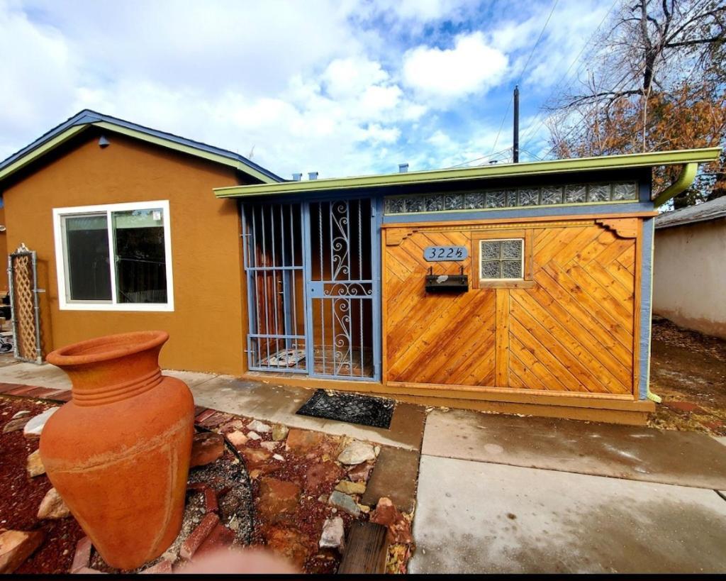 Pet Friendly Modern Casita In Heart Of Nob Hill Villa Albuquerque Exterior photo